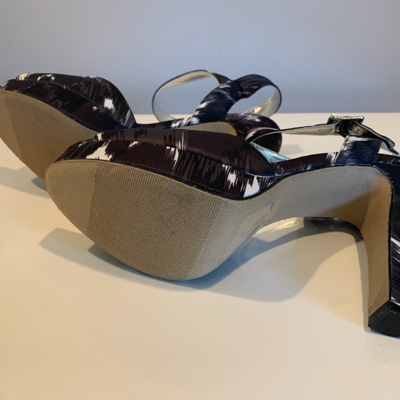 NWT Express - Black and White Peep Toe Platform Pumps, size 10 - Picture 14 of 16